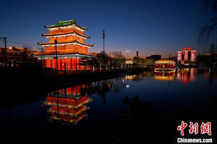 北京奧林匹克塔、CBD建筑群除夕上演燈光秀迎新春