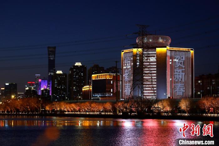 北京地標建筑“點靚”新年燈光秀?！?lt;a target='_blank' href='/'>中新社</a>記者 富田 攝