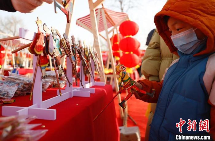 北京消費(fèi)季“2023——年花豐食大集”正月初一在北京世界花卉大觀園開市?！?lt;a target='_blank' href='/'>中新社</a>記者 富田 攝