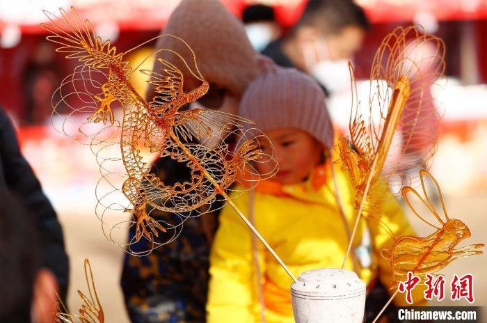 北京消費(fèi)季“2023——年花豐食大集”正月初一在北京世界花卉大觀園開市?！?lt;a target='_blank' href='/'>中新社</a>記者 富田 攝