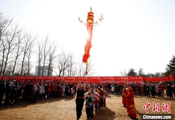 北京消費(fèi)季“2023——年花豐食大集”正月初一在北京世界花卉大觀園開市?！?lt;a target='_blank' href='/'>中新社</a>記者 富田 攝