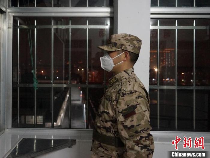 （新春走基層）浙江臺(tái)州武警春節(jié)特寫(xiě)：干部化身多面手戰(zhàn)士輕松過(guò)大年
