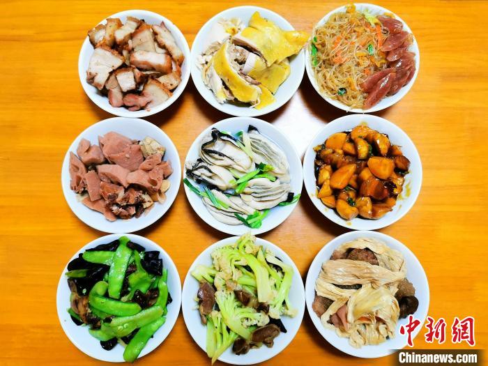 臺山逢年過節(jié)有煮“九大碗”祭祀拜神的習(xí)俗?！±顣源?攝
