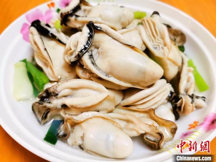 生蠔近年來成了臺山人春節(jié)烹飪佳肴的首選海鮮食材之一，寓意著“蠔氣沖天”?！±顣源?攝