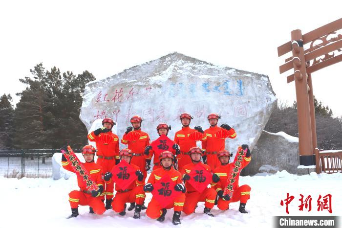 圖為駐守在我國最大樟子松母樹林基地的森林消防指戰(zhàn)員。　王斌 攝