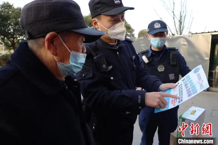 （新春走基層）反詐騙、接處警、走訪群眾“藏藍(lán)青”新春守護(hù)“不打烊”