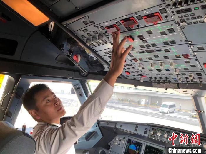 “兔機長”兔年航班不停歇空運旅客飛赴團圓路