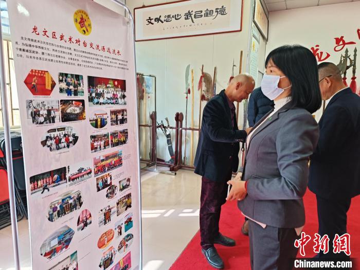 “龍文武術(shù)‘遷臺記憶’物品歸集展”活動現(xiàn)場?！×握涿?攝