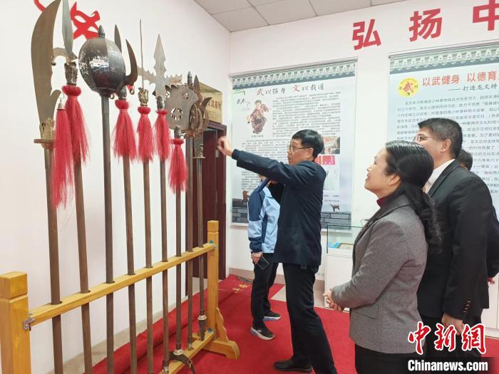 “龍文武術(shù)‘遷臺記憶’物品歸集展”活動現(xiàn)場?！×握涿?攝