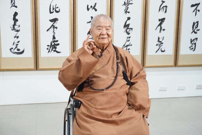 佛光山星雲大師，2016年7月底公開出席一筆字書畫展。（資料照／柯宗緯攝）