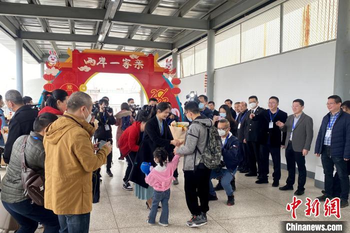 位于“鄭成功故里”南安石井的泉金客運(yùn)碼頭重現(xiàn)熱鬧一幕?！∪?攝