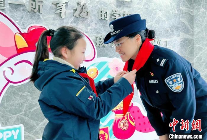 開學季各地鐵路公安機關進校園為中小學生上好“安全課”