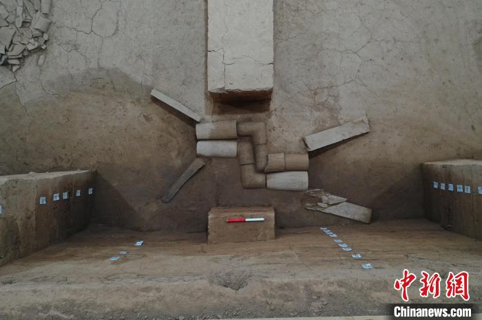 圖為三號建筑2號排水設施?！“⒎繉m與上林苑考古隊供圖