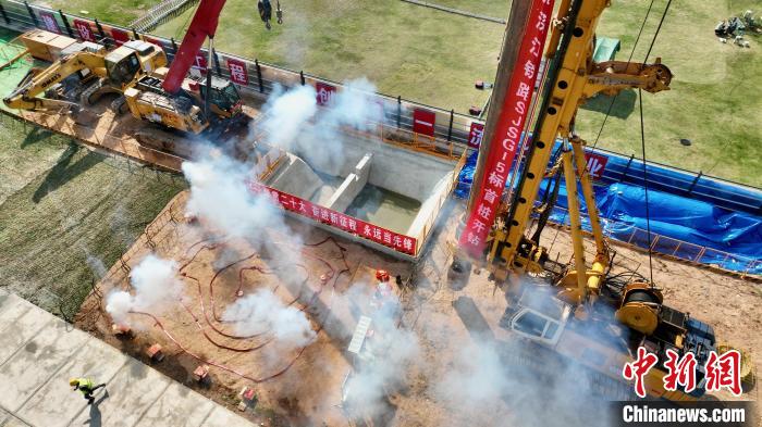 深江鐵路(深圳段)全線首樁正式開鉆?！￡愇?攝