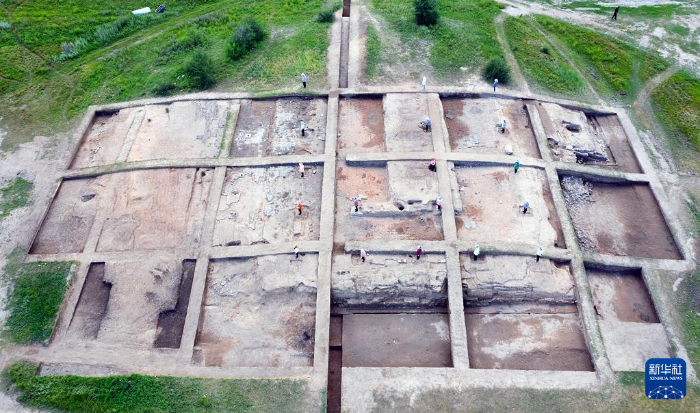 內蒙古巴林左旗遼上京皇城遺址南部一號建筑基址發(fā)掘后全景