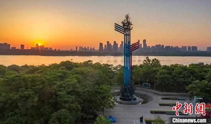 中國南北分界線標(biāo)志。　蚌埠市委宣傳部供圖