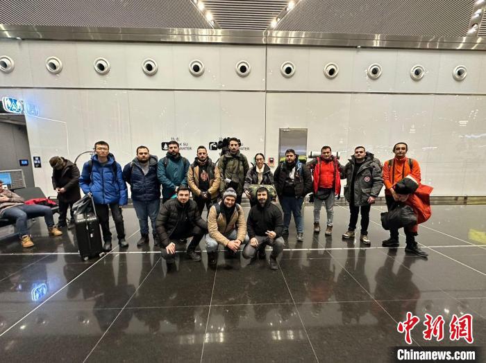 中國“00后”青年在土耳其地震救援中做翻譯感受“對(duì)生命的尊重”