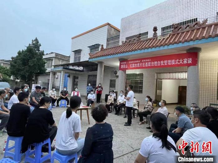 “夜話”等基層治理新模式成為疏通民生難點(diǎn)、推進(jìn)鄉(xiāng)村振興的一大載體。　孔亞超 攝