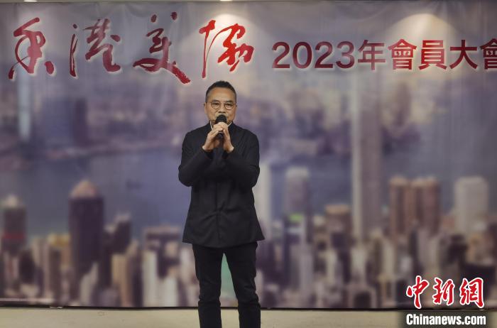 香港美協(xié)主席林天行致辭?！∷饔袨?攝