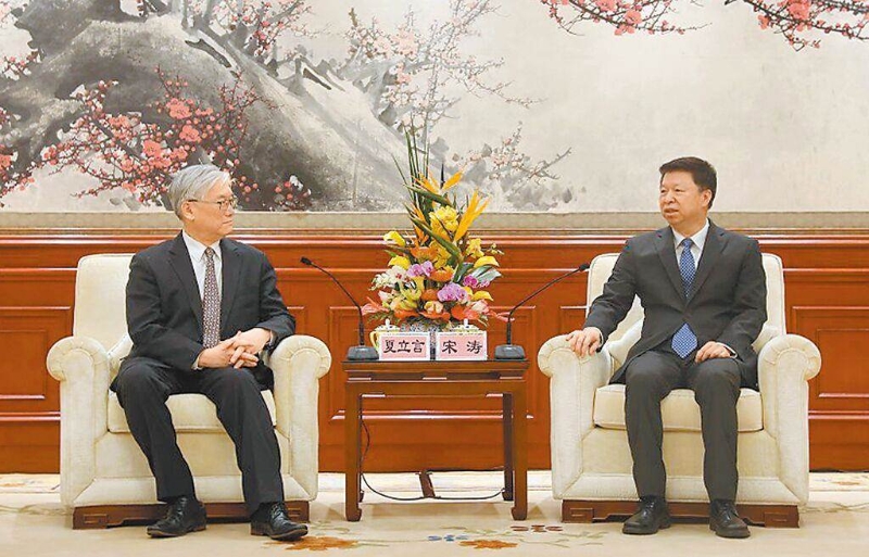 國(guó)民黨副主席夏立言（左）9日在北京與大陸國(guó)臺(tái)辦主任宋濤會(huì)面。（新華社）.jpg