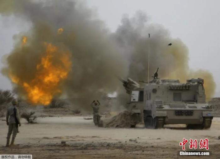 資料圖：2015年4月16日消息，沙特聯軍坦克攻擊也門胡賽武裝據點。
