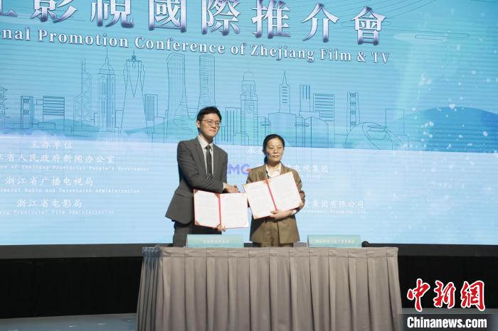 推介會(huì)簽約現(xiàn)場(chǎng)。　劉大煒 攝