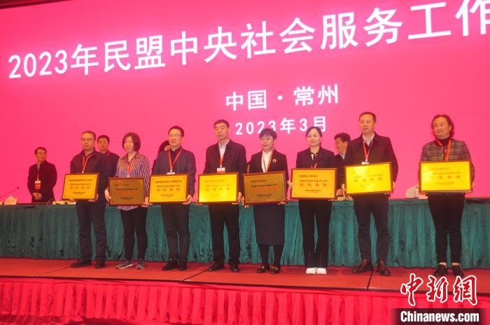 先進(jìn)組織和先進(jìn)個(gè)人獲表彰?！∈方ㄞr(nóng) 攝