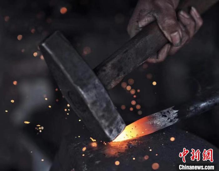 四濺的火花?！∈茉L者供圖