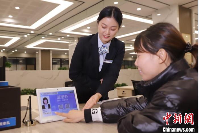 “最多跑一次”服務現(xiàn)場?！∨_州市委宣傳部供圖