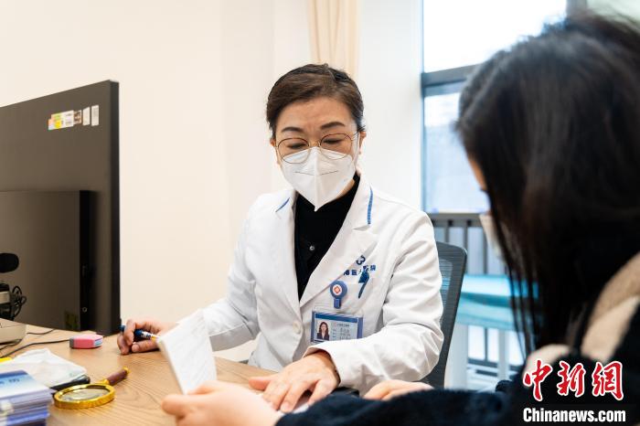 怎樣擺脫春季花粉過敏？專家：可提前進(jìn)行預(yù)防性治療適當(dāng)攝入B族維生素