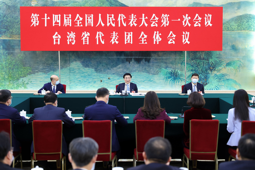 3月9日，中共中央政治局常委王滬寧參加十四屆全國人大一次會(huì)議臺(tái)灣代表團(tuán)的審議。新華社記者 劉彬 攝.jpg