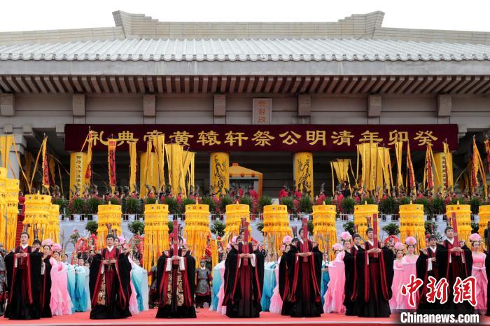 圖為癸卯（2023）年清明公祭軒轅黃帝典禮當(dāng)日在陜西黃帝陵舉行。