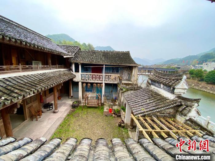 大堰鎮(zhèn)鄉(xiāng)村一景。　林波 攝