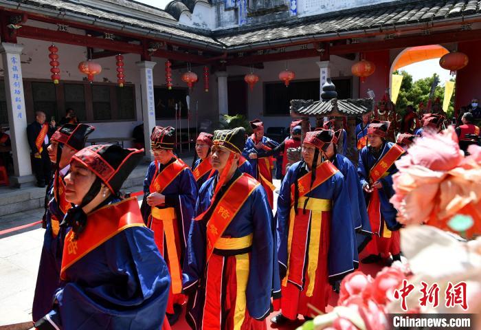 圖為兩岸宗親信眾共祭開閩三王。　呂明 攝