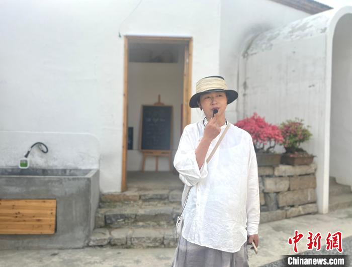2018年，銅陵市郊區(qū)政協(xié)常委胡婷婷也選擇回到家鄉(xiāng)，選擇做一名“新農(nóng)人”。　儲瑋瑋 攝