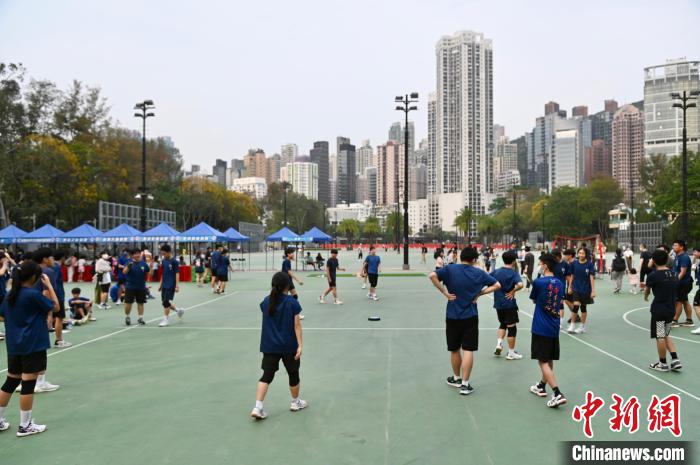 大批年輕人參與全民國(guó)家安全教育日系列活動(dòng)?！±钪救A 攝