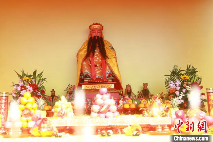 圖為青礁慈濟(jì)祖宮保生大帝神尊。　李思源 攝