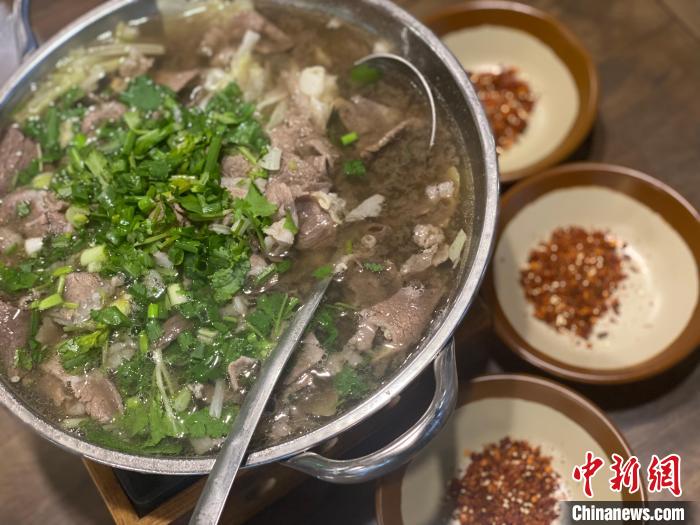 圖為明媛熙拍攝的樂(lè)山美食圖片?！∈茉L者供圖