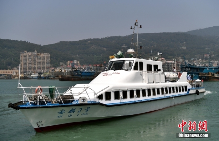 4月17日，“安麒2號”客輪從福州連江黃岐啟程前往馬祖。<a target='_blank' href='/'>中新社</a>記者 張斌 攝