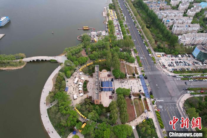 2023山東省春季黃河大集在東營(yíng)清風(fēng)湖畔啟動(dòng)。(無(wú)人機(jī)照片) 梁犇 攝