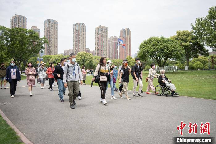 80余名臺(tái)生家長組團(tuán)“登陸”寧波感受大陸發(fā)展活力