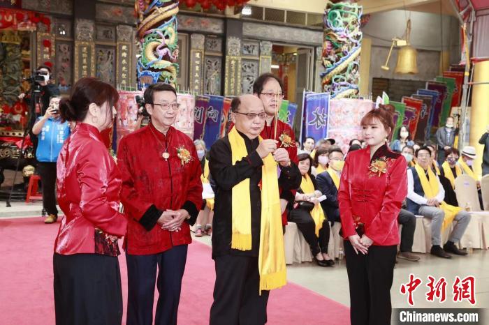 圖為中國(guó)國(guó)民黨前副主席胡志強(qiáng)受邀擔(dān)任大典主拜官?！↑S帝拜祖籌委會(huì)供圖