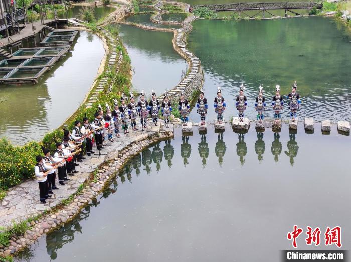 2023貴州非遺季“璀璨烏江寨·非遺嘉年華”系列活動中展示的侗族大歌。　劉美伶 攝