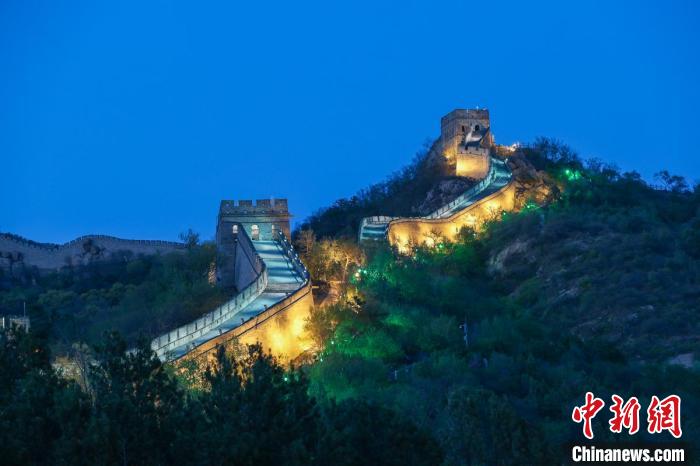 圖為北京八達(dá)嶺夜長城。　<a target='_blank' href='/'>中新社</a>記者 賈天勇 攝