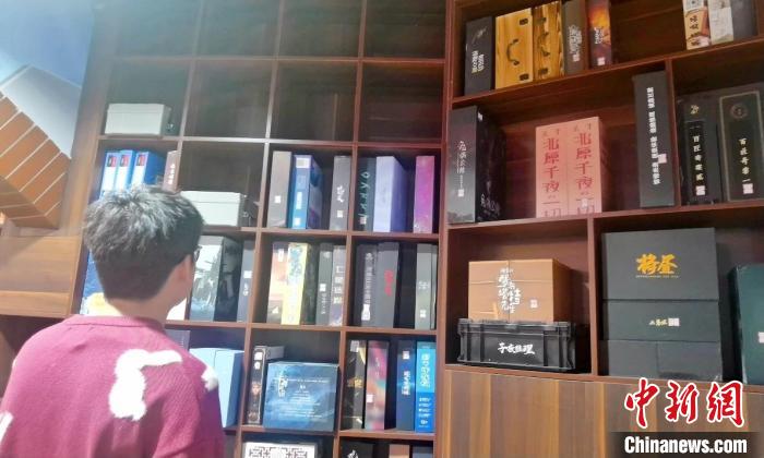 學生在挑劇本?！?攝