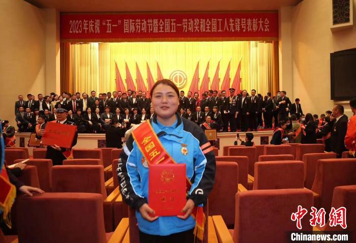 全國(guó)五一勞動(dòng)獎(jiǎng)?wù)芦@得者、女騎手田丹：“所做的一切都挺值”