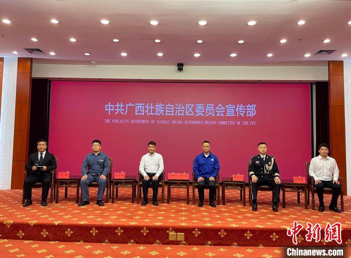中國新能源汽車“出?！北澈蟮那啻毫α? style=