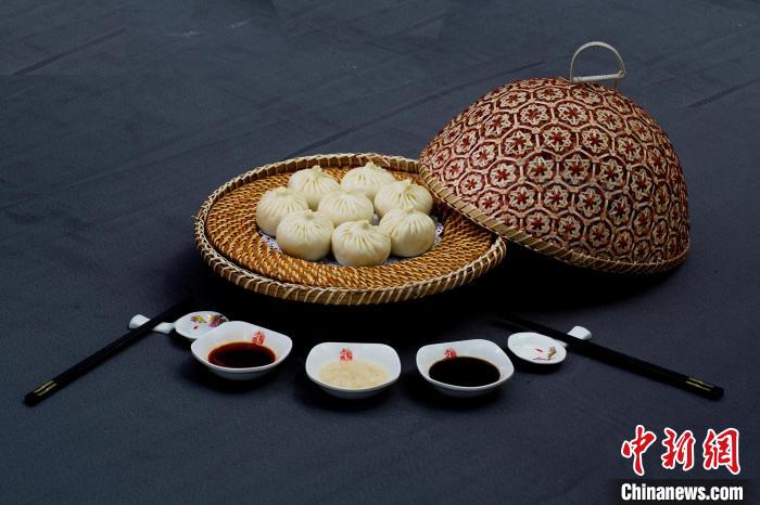 甘肅臨夏千年“村味”探出?！笆场泵烙形陡袨? style=