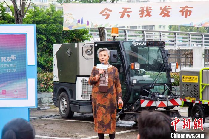 劉安芬講述自身故事。　寧波市政府新聞辦供圖
