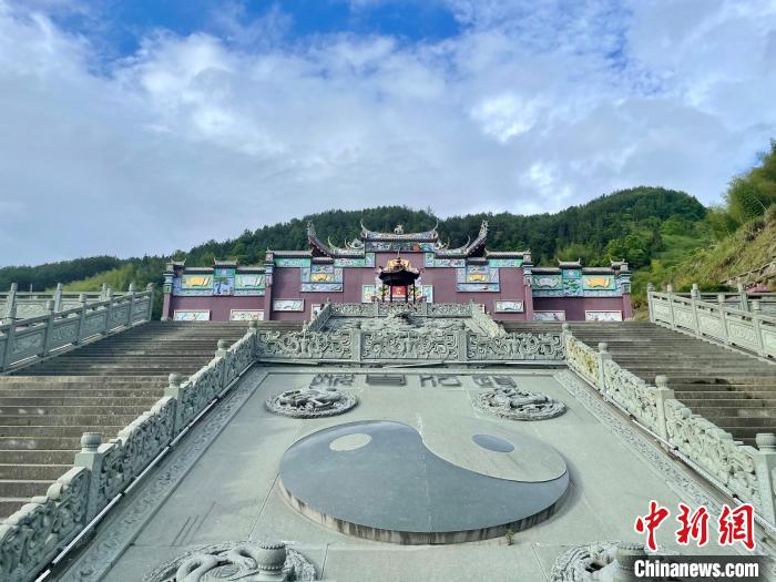 臨水宮坐落于古田縣中村村，是宋代淳祐年間朝廷封號(hào)的祀典宮廟?！吻汕?攝
